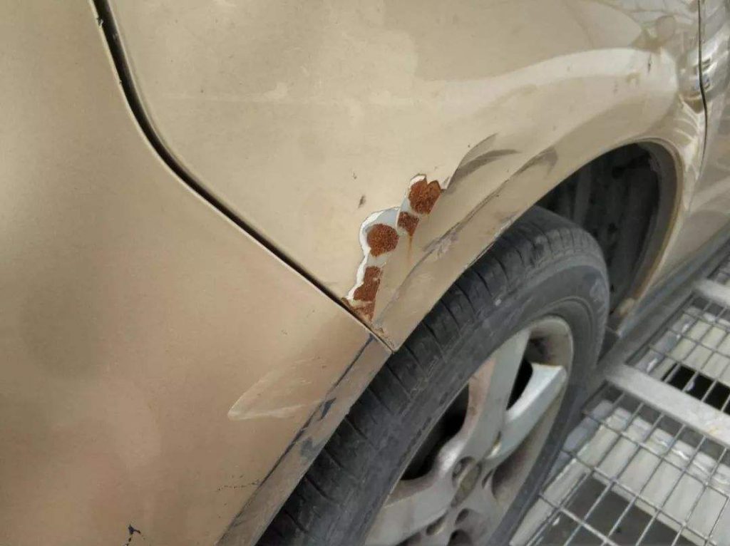 汽车表面油漆如何养护？车漆生锈要如果修复？