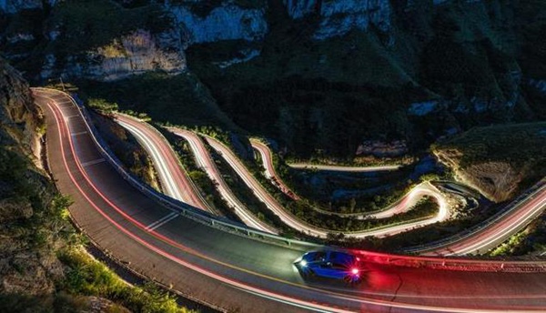 新手开车技巧：夜间开车技巧，高速公路开车技巧。